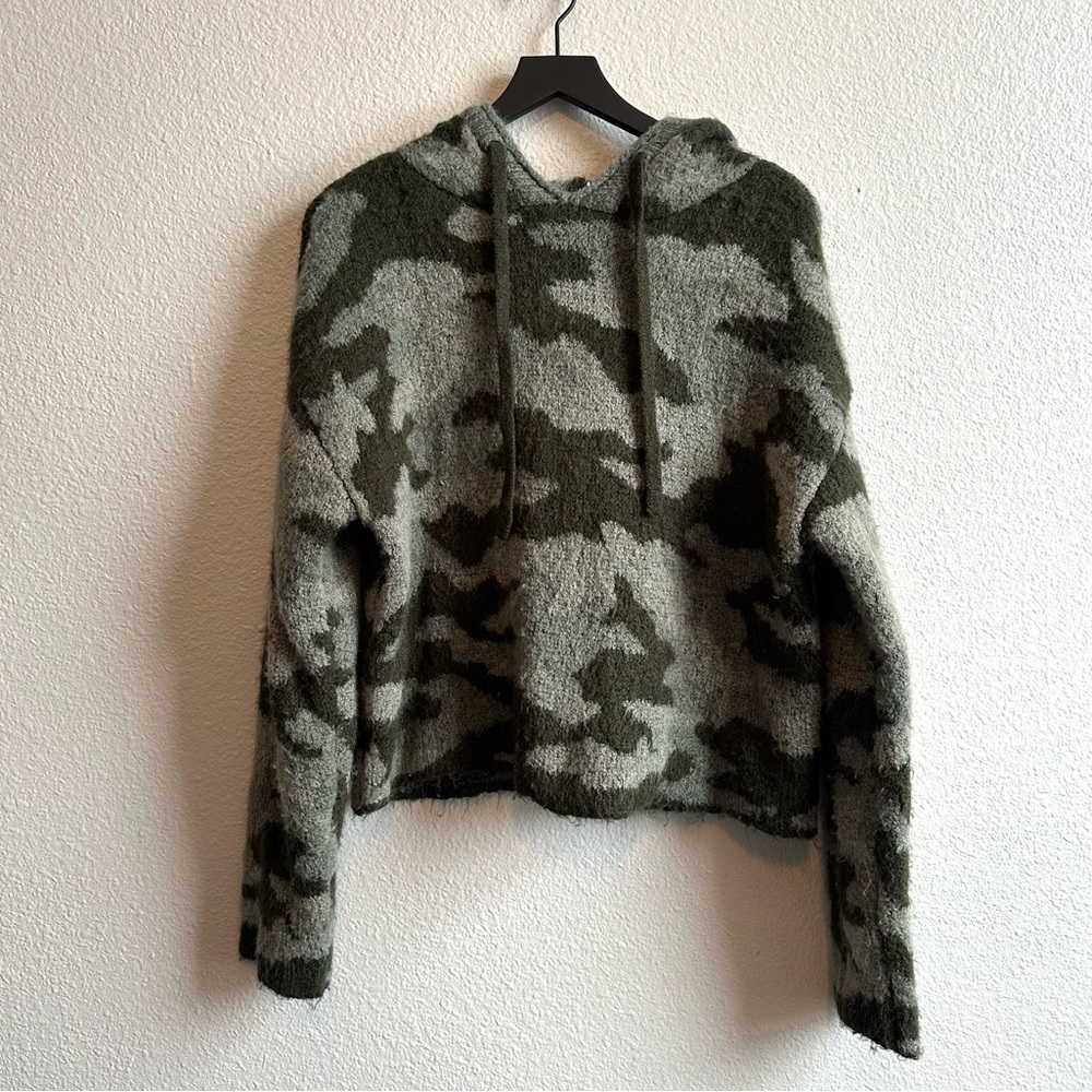 Victoria's Secret PINK Boyfriend Camo Cropped Pullover Hoodie Sweater Medium - Picture 2 of 9